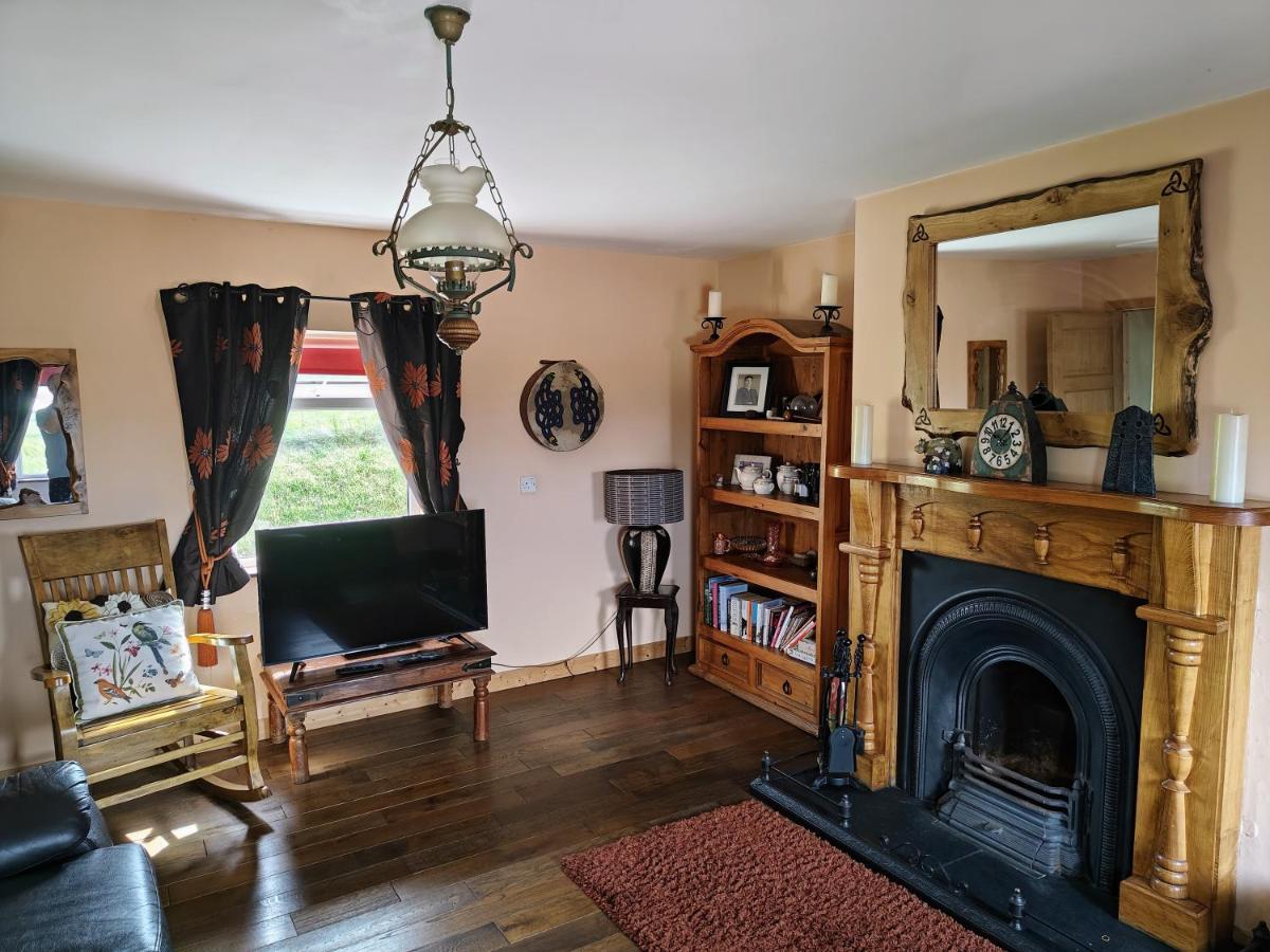 Teach Roisin-Traditional Irish Holiday Cottage In Malin Head. Exterior photo